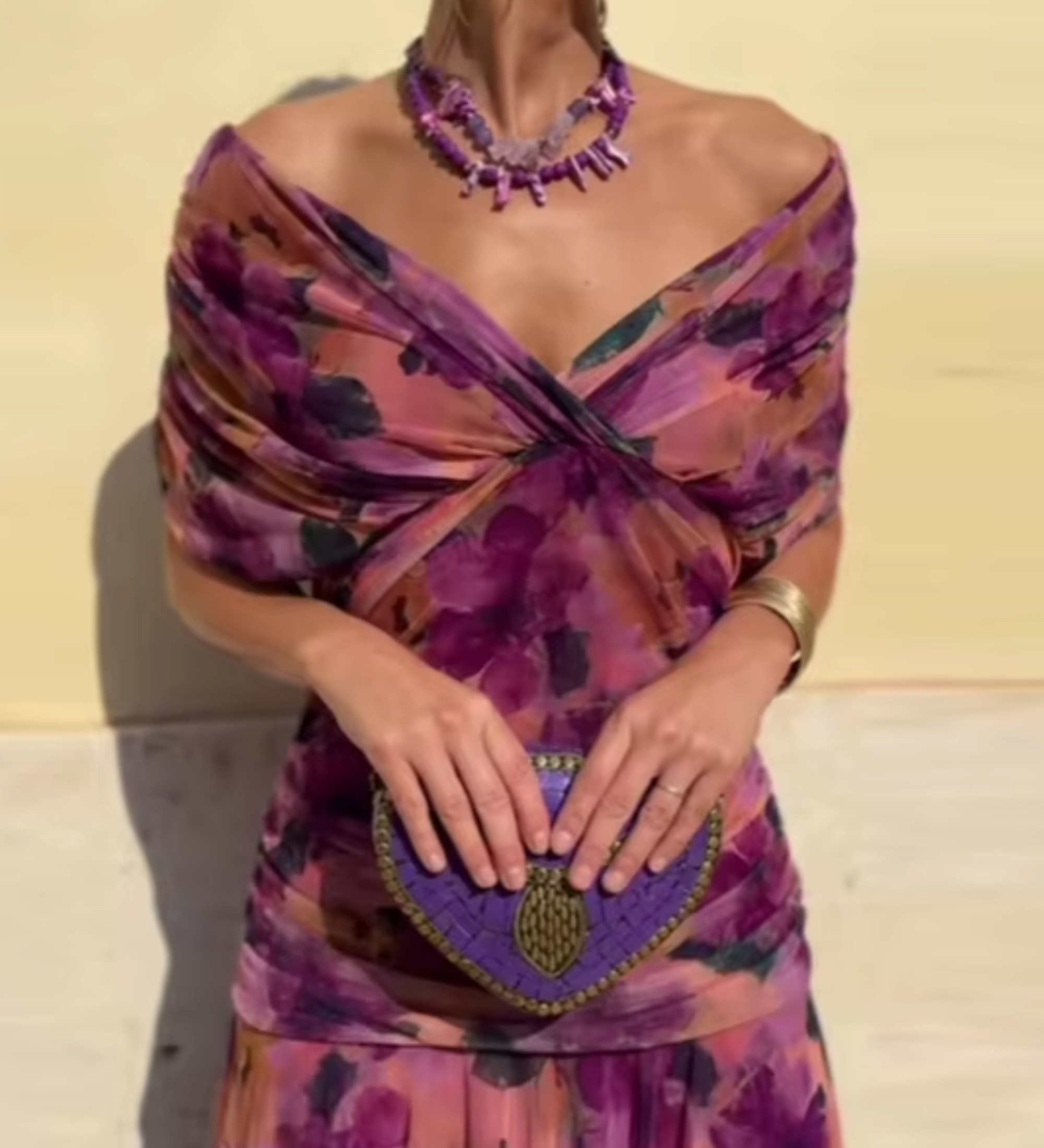 Vestido Elegante com Decote em V