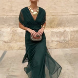 Vestido Elegante com Decote em V