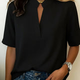 Margarida | Blusa com Decote em V e Detalhe Dourado