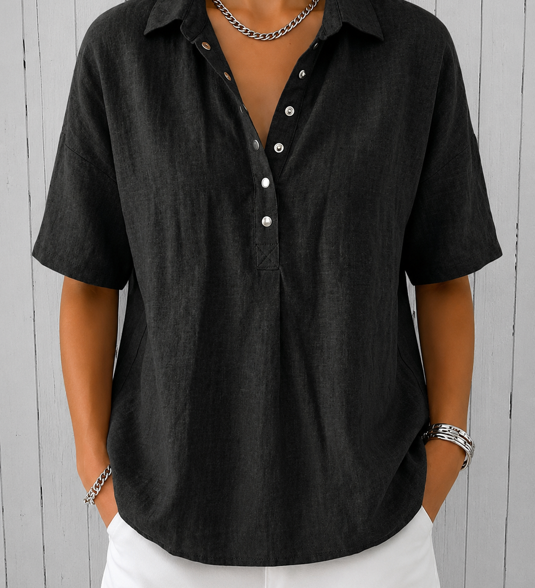 Ava | Blusa com Colarinho e Detalhes em Botão
