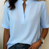 Margarida | Blusa com Decote em V e Detalhe Dourado